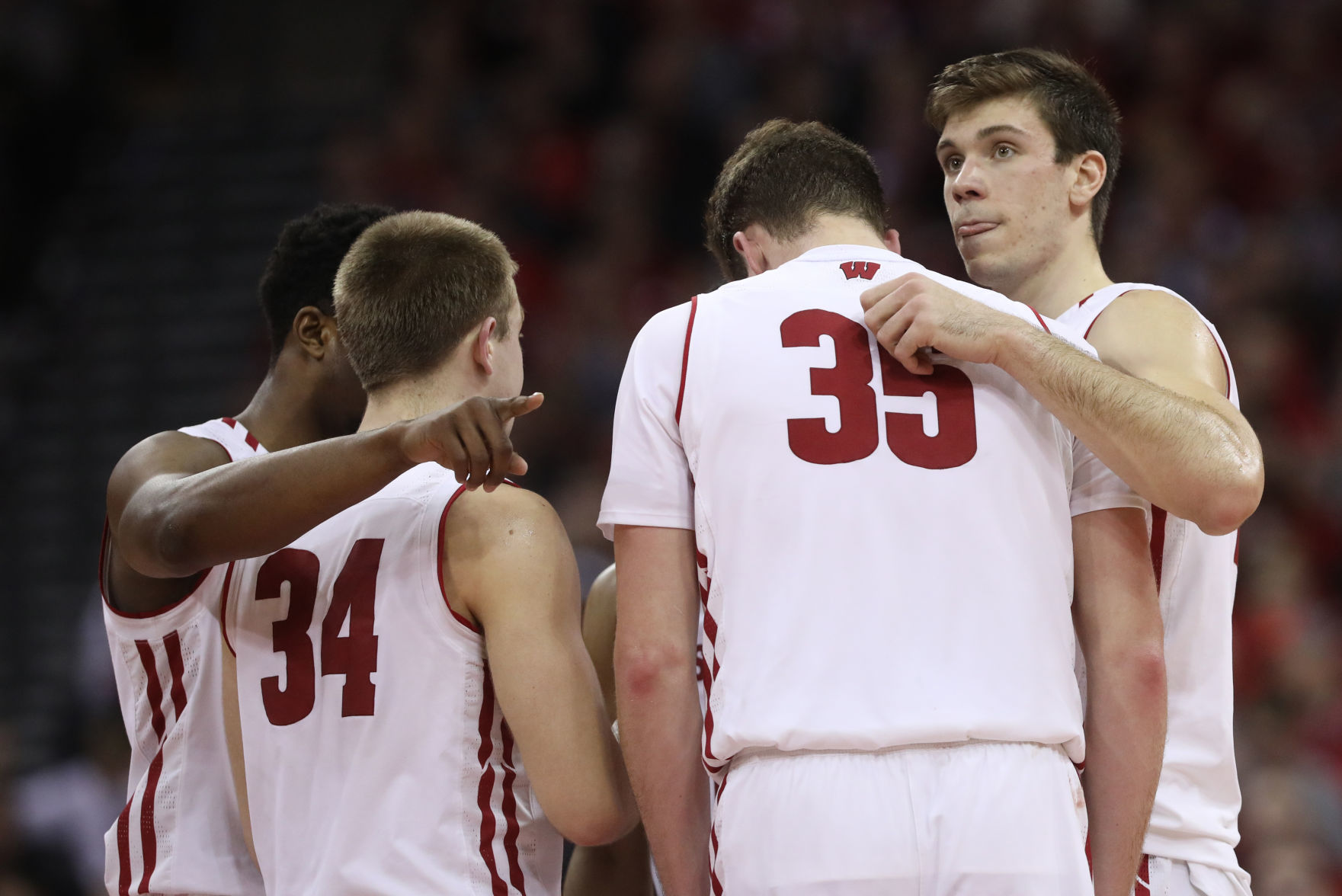 Golden Gophers 59, Badgers 52